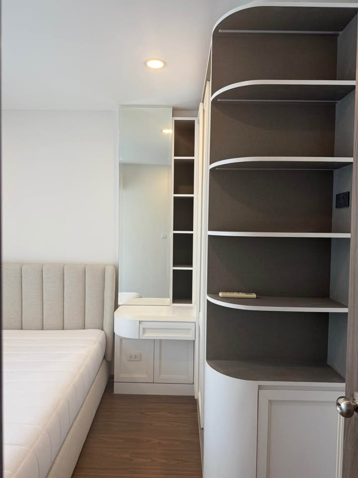 ขายคอนโดรัชดา ห้วยขวาง : BEST PRICE - FOR SALE - 1 BEDROOM 44 SQ.M- Call now 094-641-5974