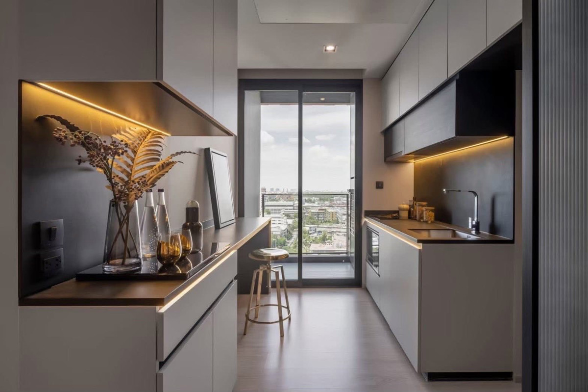 ให้เช่าคอนโดสุขุมวิท อโศก ทองหล่อ : Unit Available at The Room Sukhumvit 38