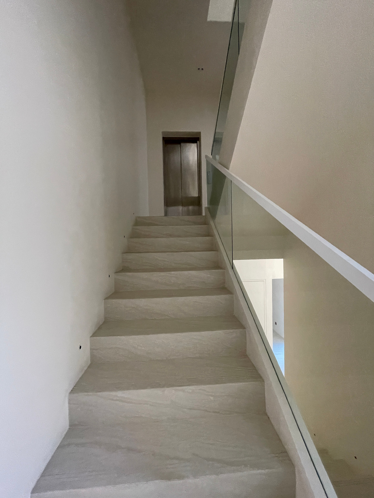 ขายบ้านเลียบทางด่วนรามอินทรา : 🔥 EXCLUSIVE PROMOTION 🔥โอกาสสุดท้ายในการครอบครองในราคาพิเศษที่สุด [ขาย] 💎 Ultra Luxury Show Unit | ELIVA Ekkamai - Eastville 💎 บ้านเดี่ยวหรู 3 ชั้น ดีไซน์ Mid-Century Modern — ความเป็นส่วนตัวสูงสุดเพียง 4 ยูนิตในโครงการ!