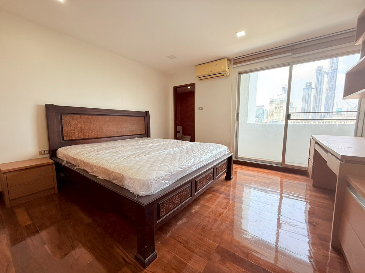 For RentCondoSukhumvit, Asoke, Thonglor : 🎉🌇 Condo for Rent – 4 Bedrooms near BTS Ekkamai | Regent on the Park Sukhumvit 61