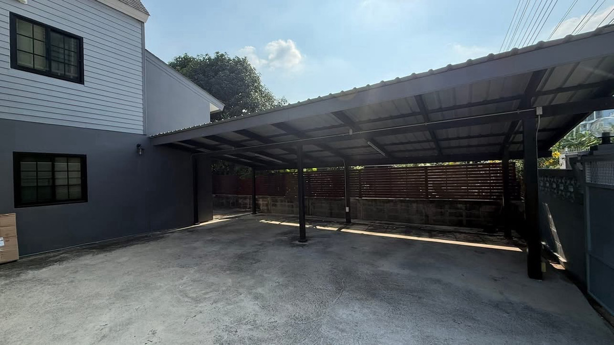 For RentHome OfficeRatchadapisek, Huaikwang, Suttisan : 🏙️For rent, 2-story detached house, Soi Ratchada 32, suitable for living or home office ⚡️🔥