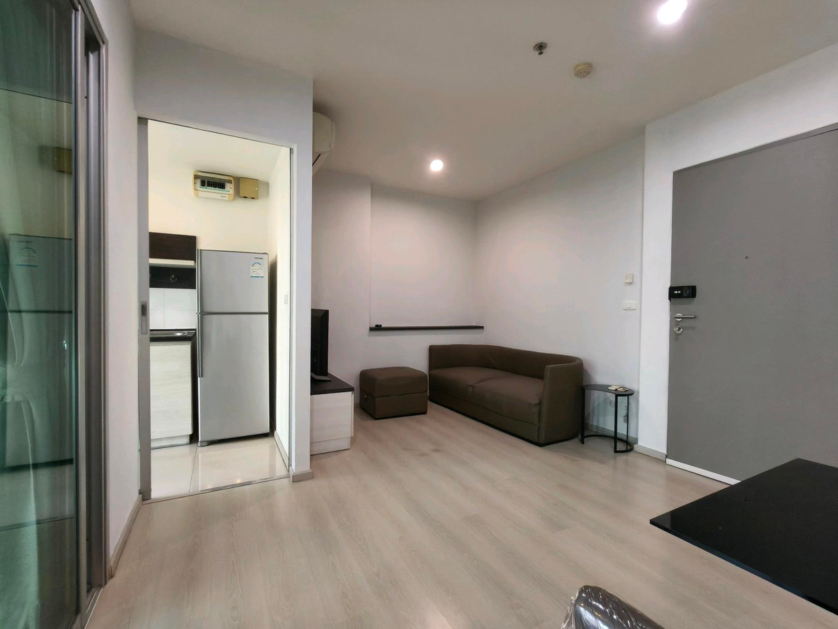 For RentCondoRatchadapisek, Huaikwang, Suttisan : FOR RENT: Spacious 2-Bedroom Unit with Enclosed Kitchen