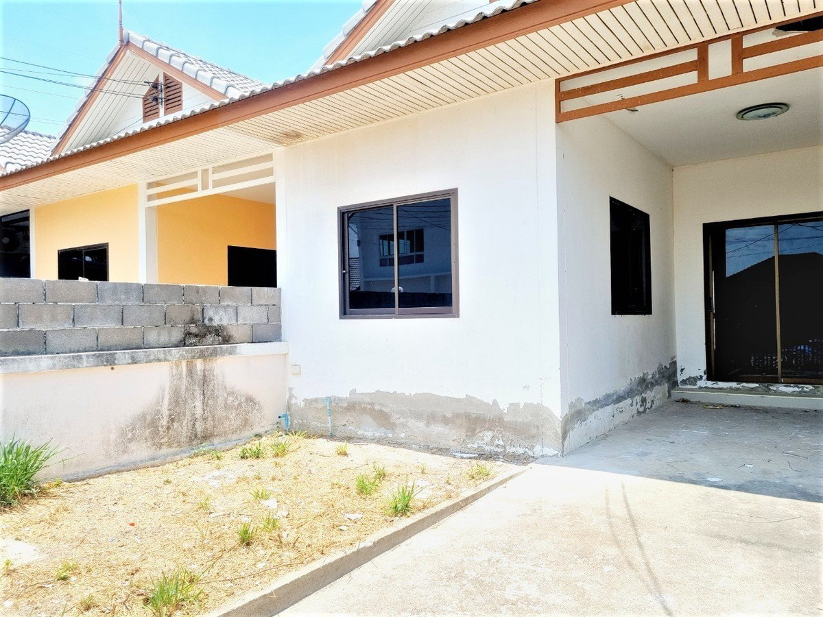 ขายทาวน์โฮมหัวหิน ประจวบคีรีขันธ์ : ขายด่วนทาวน์เฮ้าส์หมู่บ้านภูตะวัน ซอย10 ถนนหัวหิน-อ่างเก็บน้ำห้วยผาก (ทล.3218)  ประจวบคีรีขันธ์ สภาพดี ราคาประหยัด