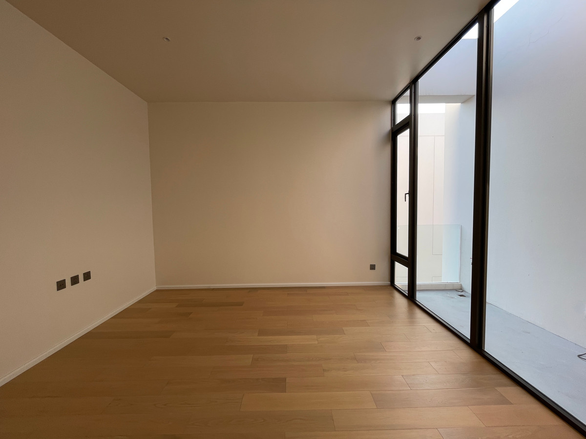 ขายบ้านเลียบทางด่วนรามอินทรา : 🔥 EXCLUSIVE PROMOTION 🔥โอกาสสุดท้ายในการครอบครองในราคาพิเศษที่สุด [ขาย] 💎 Ultra Luxury Show Unit | ELIVA Ekkamai - Eastville 💎 บ้านเดี่ยวหรู 3 ชั้น ดีไซน์ Mid-Century Modern — ความเป็นส่วนตัวสูงสุดเพียง 4 ยูนิตในโครงการ!