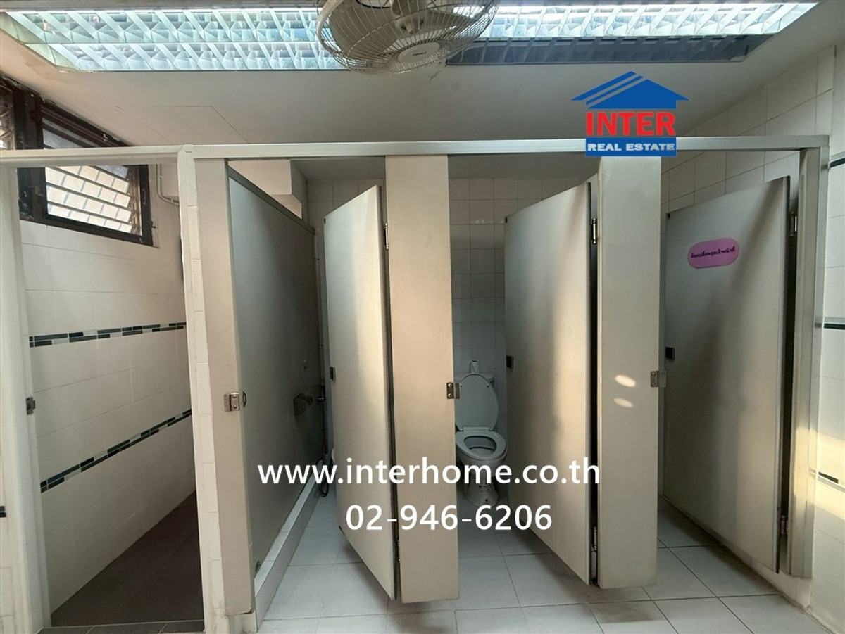 For RentOfficeChaengwatana, Muangthong : Office, 5 floors, 210 sq m, office for rent. Near Muang Thong Thani Bond Street Muang Thong Thani Road, Chaengwattana Road, Pak Kret, Nonthaburi