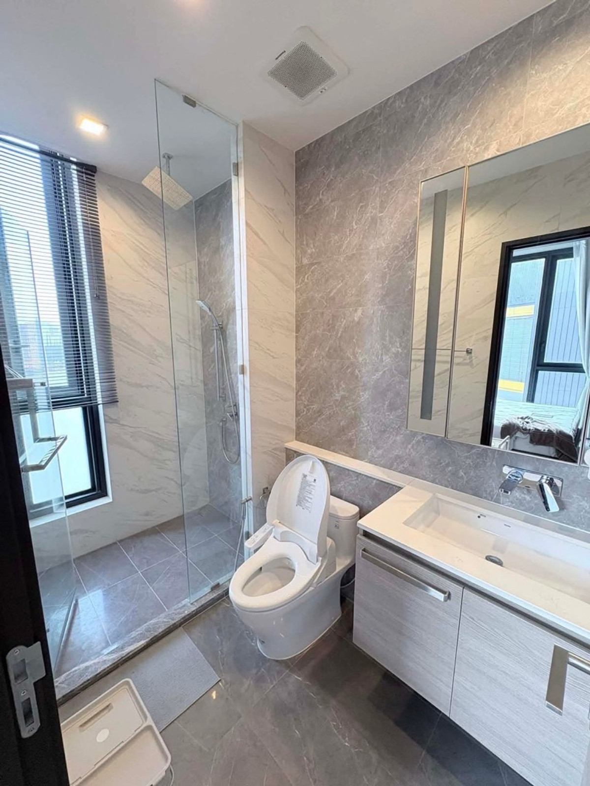 ขายคอนโดลาดพร้าว เซ็นทรัลลาดพร้าว : ขายด่วน !! The Crest Park Residences – ห้าแยกลาดพร้าว ชั้น 10 ขนาด 35 ตร.ม 1ห้องนอน 1 ห้องน้ำ เฟอร์นิเจอร์ครบ จบ ย้ายกระเป๋าเข้าอยู่ได้ทันที!! 6,450,000 บาท ราคานี้หมดแล้วหมดเลยค่ะ ไม่มีแล้วจ้า
