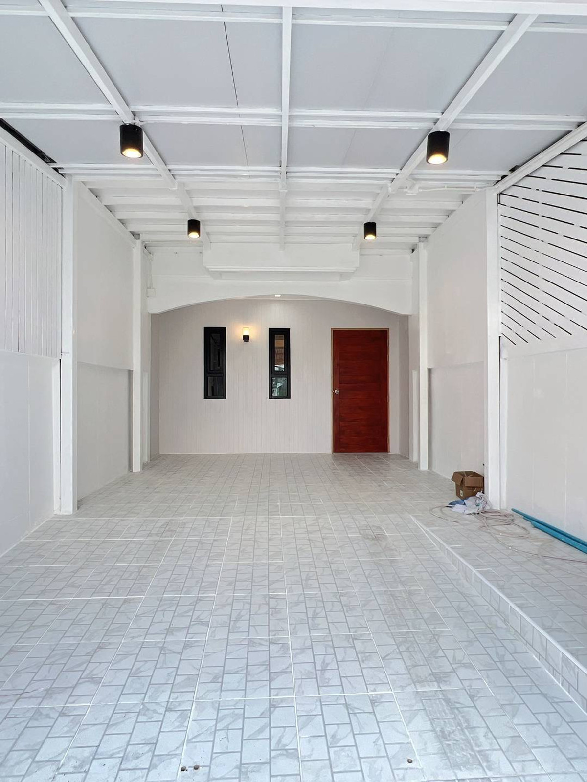 ขายทาวน์โฮมนนทบุรี บางใหญ่ บางบัวทอง : ขายทาวน์เฮาส์วงศ์ชัยนคร บางรักใหญ่ 18 ตร.ว. ใกล้ MRT บางรักใหญ่ 800 ม. มีเทอเรส ฟรีโอน