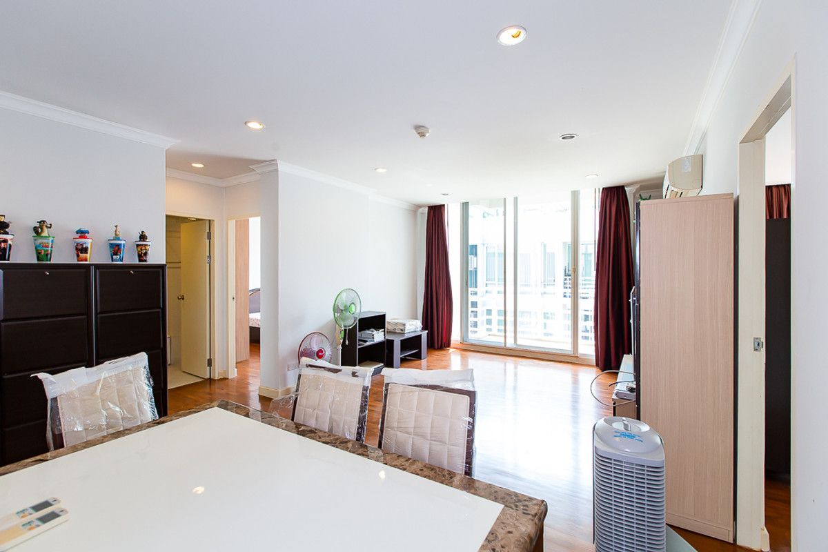 For SaleCondoNana, North Nana,Sukhumvit13, Soi Nana : Urgent sale, Baan Siri Sukhumvit 10, 2 large bedrooms, very good condition, open, spacious room, comfortable in the heart of Asoke. Contact to arrange a viewing.