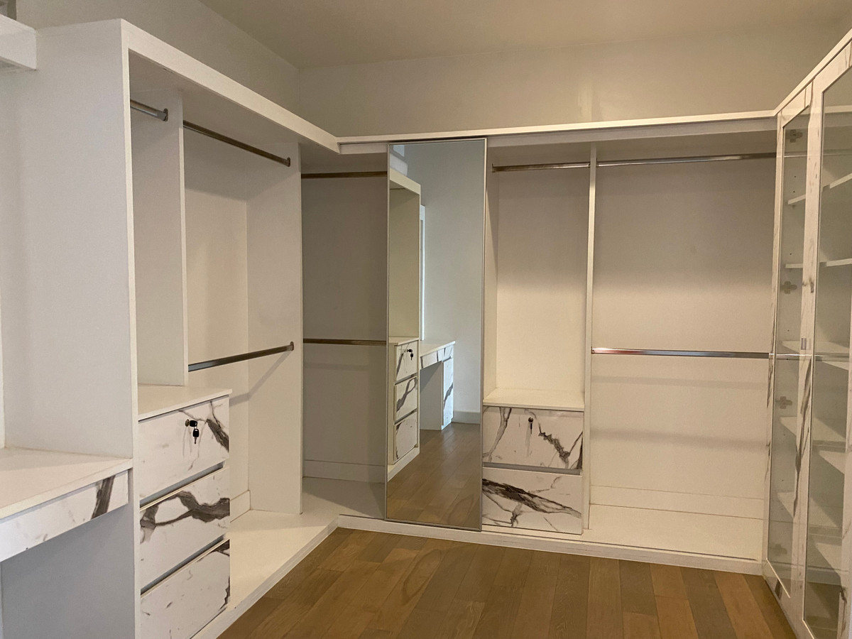 HouseSapankwai,Jatujak : [FOR RENT AND SELL] I-nine Inthamara 9 for sale and rent, 3-story detached house, I-nine project, Soi Inthamara 9, house style, 3 bedrooms, 5 bathrooms, size 39 sq m., usable area 302 sq m., near BTS Saphan Khwai Station, only 1 km., with parking for 3 ca