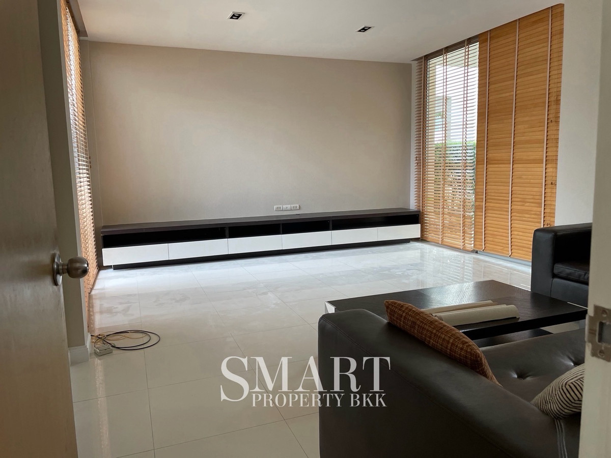 For RentHouseVipawadee, Don Mueang, Lak Si : 📍 Hyde Park Donmueang : Type C1 | Private Luxury Family Home. Only 5 min. to Harrow IS.