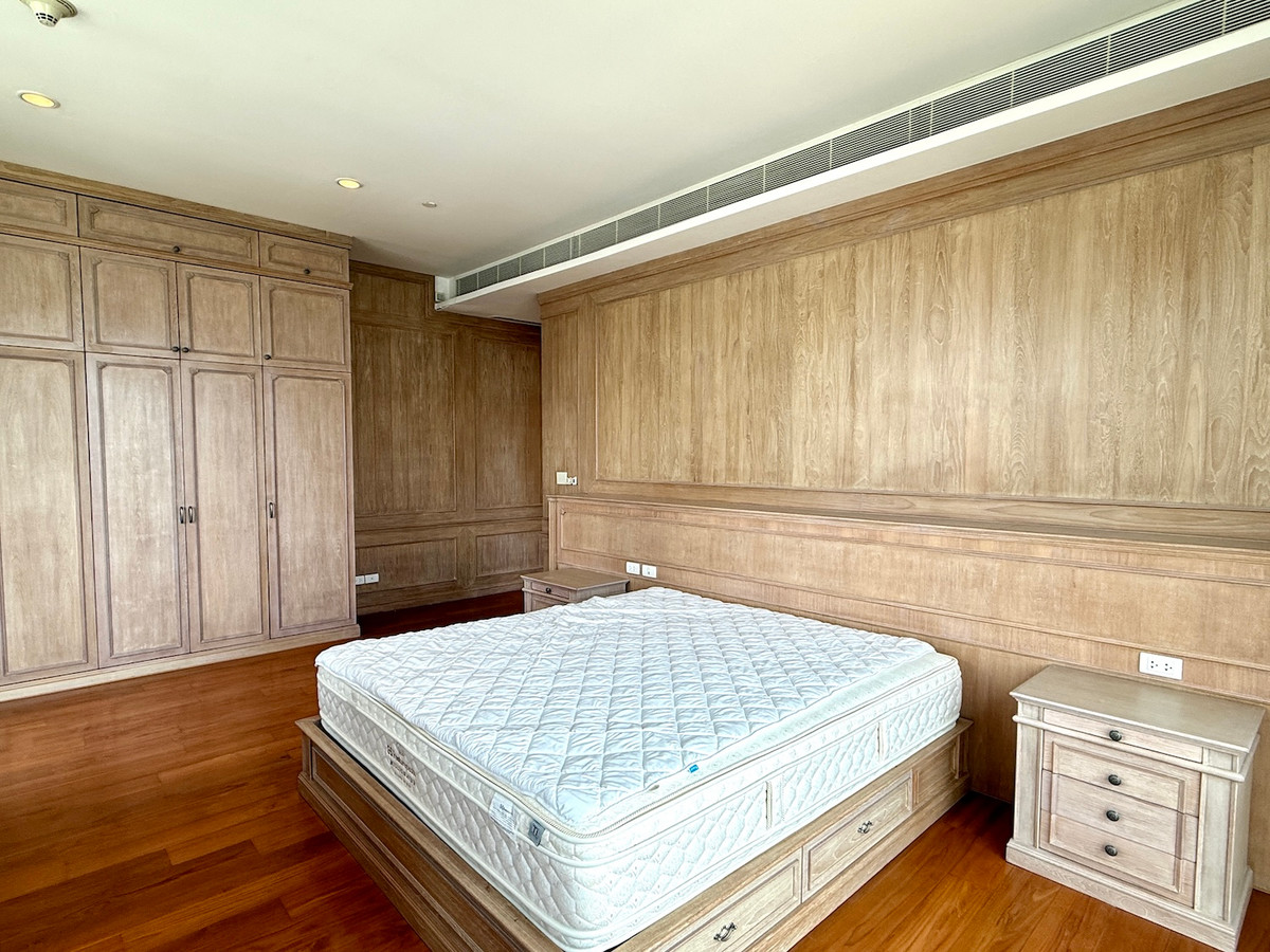 ให้เช่าคอนโดวิทยุ ชิดลม หลังสวน : คอนโด 4 ห้องนอน พื้นที่กว้างขวาง อยู่ใกล้สยามสแคว