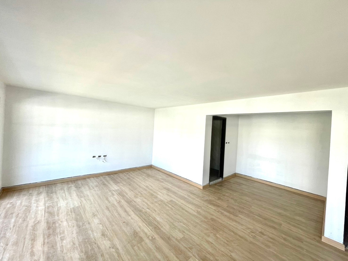 For RentTownhomeSukhumvit, Asoke, Thonglor : Townhouse for rent near Sukhumvit 31, can be used as a home office. Newly renovated, ready to move in