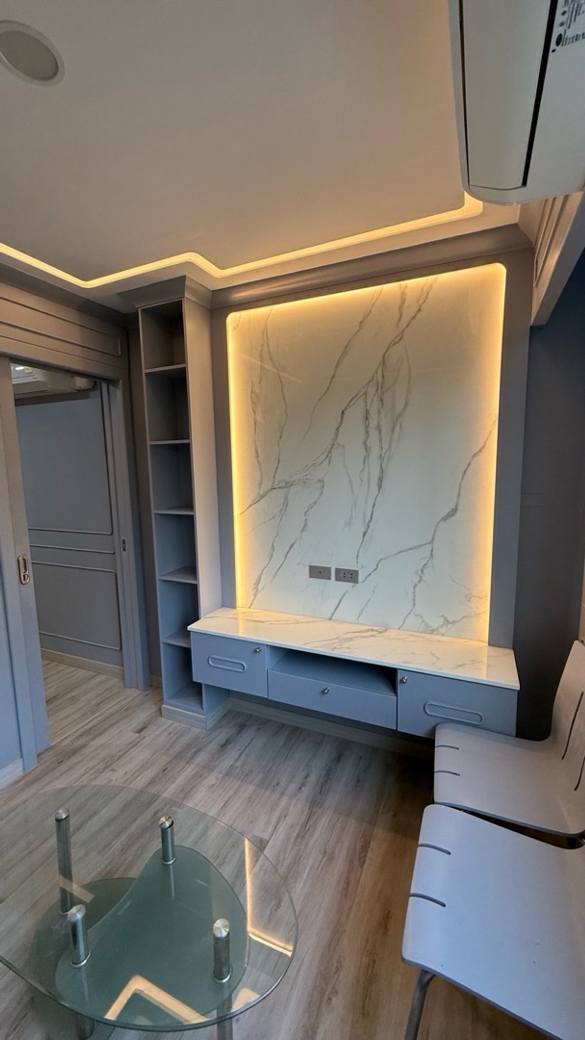 ให้เช่าคอนโดเลียบทางด่วนรามอินทรา : For rent JW. Sriwara 2 bed 2 bath 58 sqm 20,000 ให้เช่า 2 นอน 2 น้ำ 58 ตรม 20,000