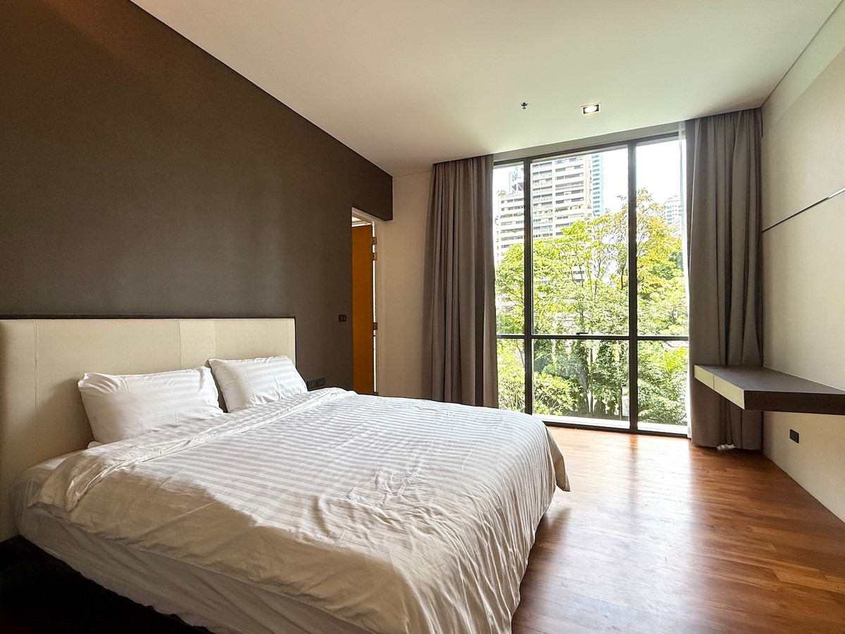 ให้เช่าคอนโดสุขุมวิท อโศก ทองหล่อ : คอนโดห้องใหญ่ 3 ห้องนอน พร้อมระเบียงกว้าง วิวสวน  ใกล้อโศกและพร้อมพงศ์