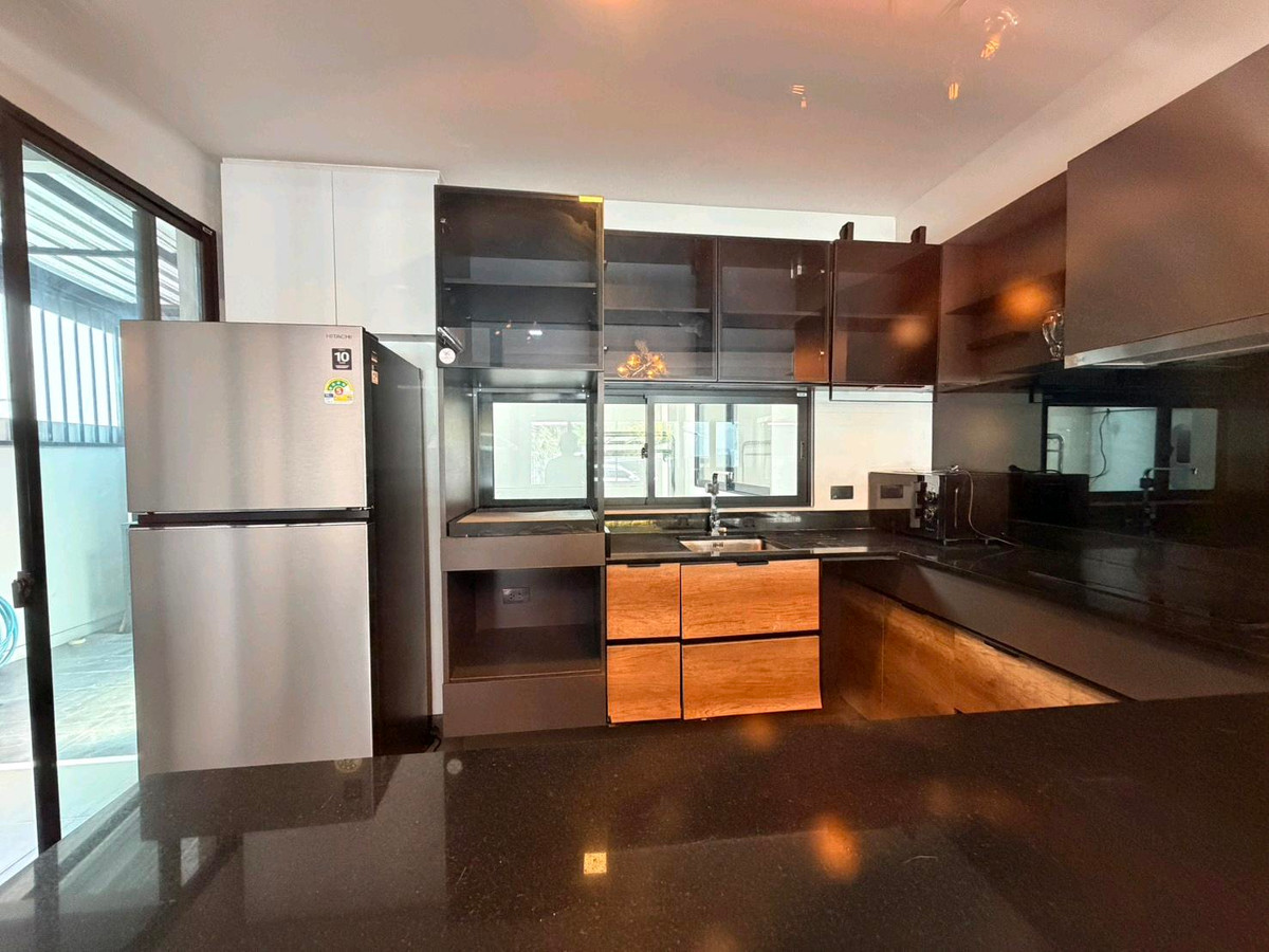 ทาวน์โฮมบางนา แบริ่ง ลาซาล : บ้านสวยตกแต่งพร้อมอยู่ วีเว่ทาวโฮม บางนา กม.7 Tel: 083-966-3665