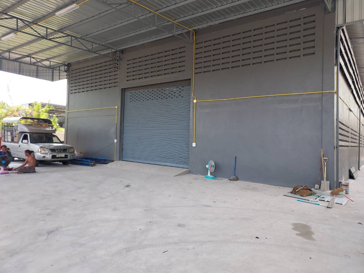 For RentWarehouseRathburana, Suksawat : Newly renovated warehouse for rent, Phutthabucha Road, Bang Mot, total usable area 1,870 sq m., large cars can enter and exit.