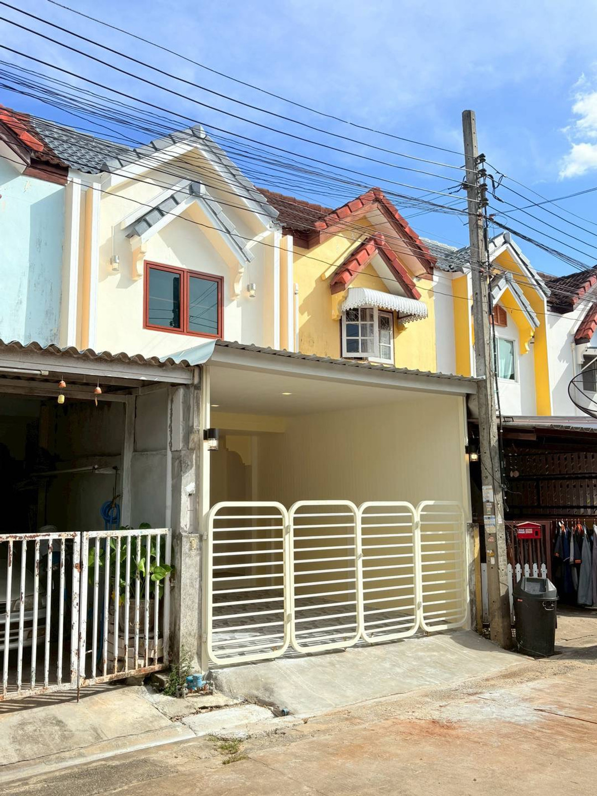 ขายทาวน์โฮมนนทบุรี บางใหญ่ บางบัวทอง : ขายทาวน์เฮาส์พร้อมจิตร บางใหญ่ 17 ตร.ว. ถนนเมน หลังบ้านติดทุ่งนา ฟรีเฟอร์ฯ ฟรีโอน