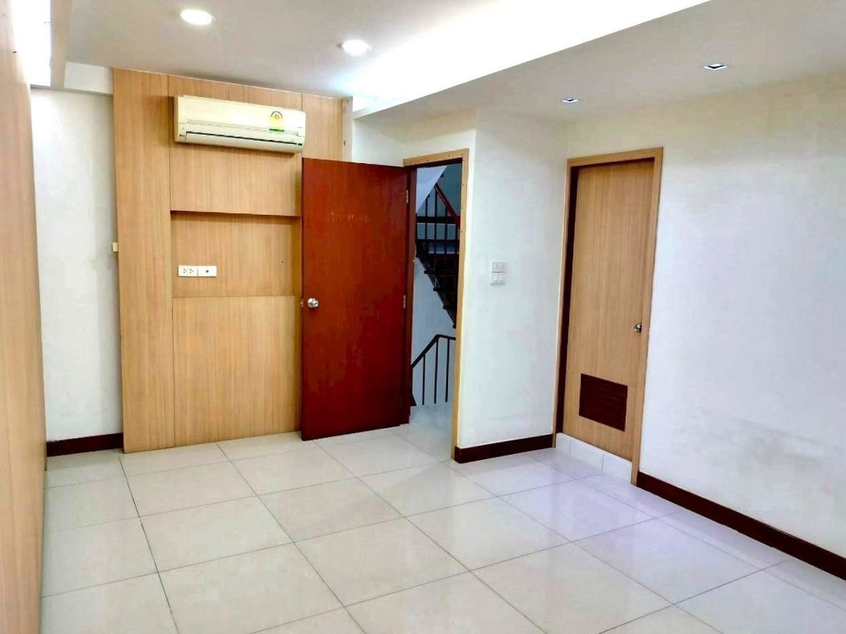 For RentRetail SpaceSukhumvit, Asoke, Thonglor : For rent, townhouse, townhome, commercial, can do business and register a company @ Thonglor 25, Sukhumvit 55, Watthana District, Bangkok