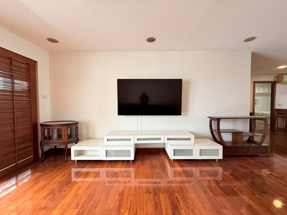 For RentCondoSukhumvit, Asoke, Thonglor : 🎉🌇 Condo for Rent – 4 Bedrooms near BTS Ekkamai | Regent on the Park Sukhumvit 61