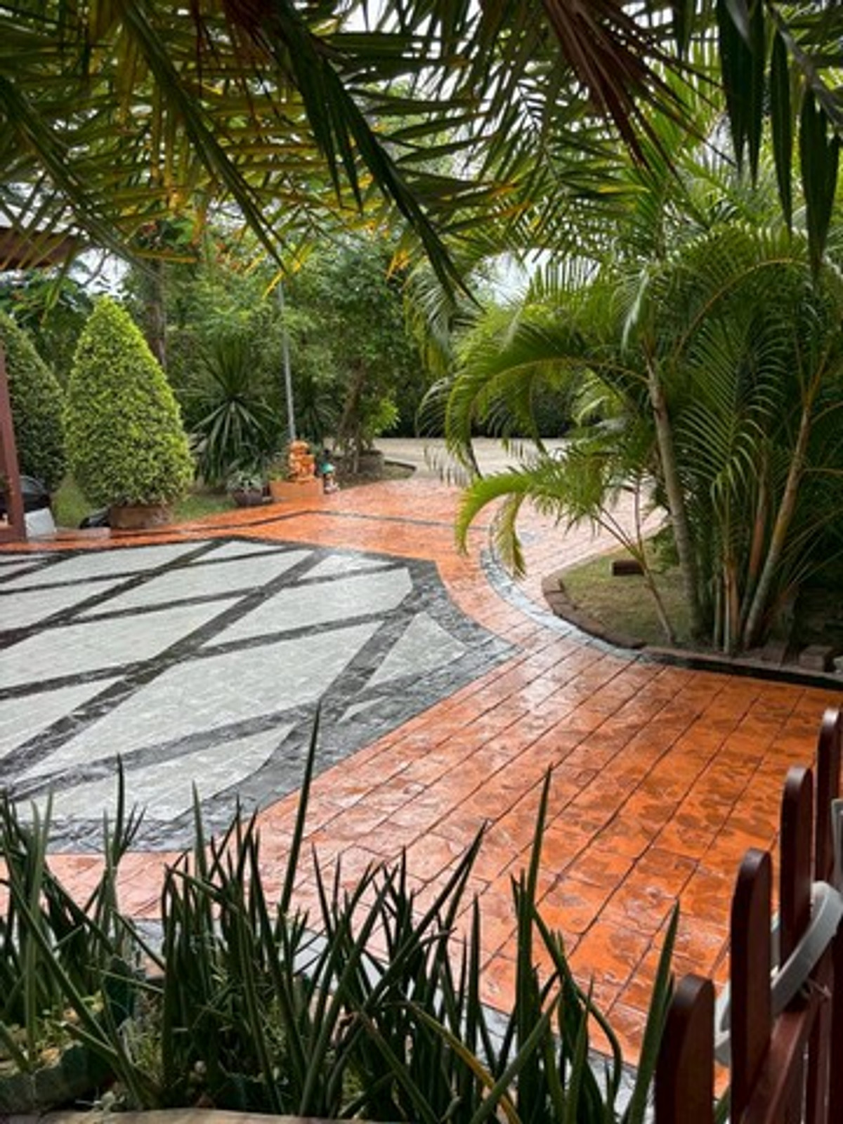 ขายบ้านพัทยา บางแสน ชลบุรี สัตหีบ : ขายบ้านเดี่ยว 2 ไร่ 94.5 ตรว. ใกล้อ่างเก็บน้ำมาบประชัน 5 นอน 6 น้ำ มีบ้านพักรีสอร์ท 3 หลัง และห้องใต้ดินสุดหรู ใกล้สนามกอล์ฟและรร.นานาชาติ 