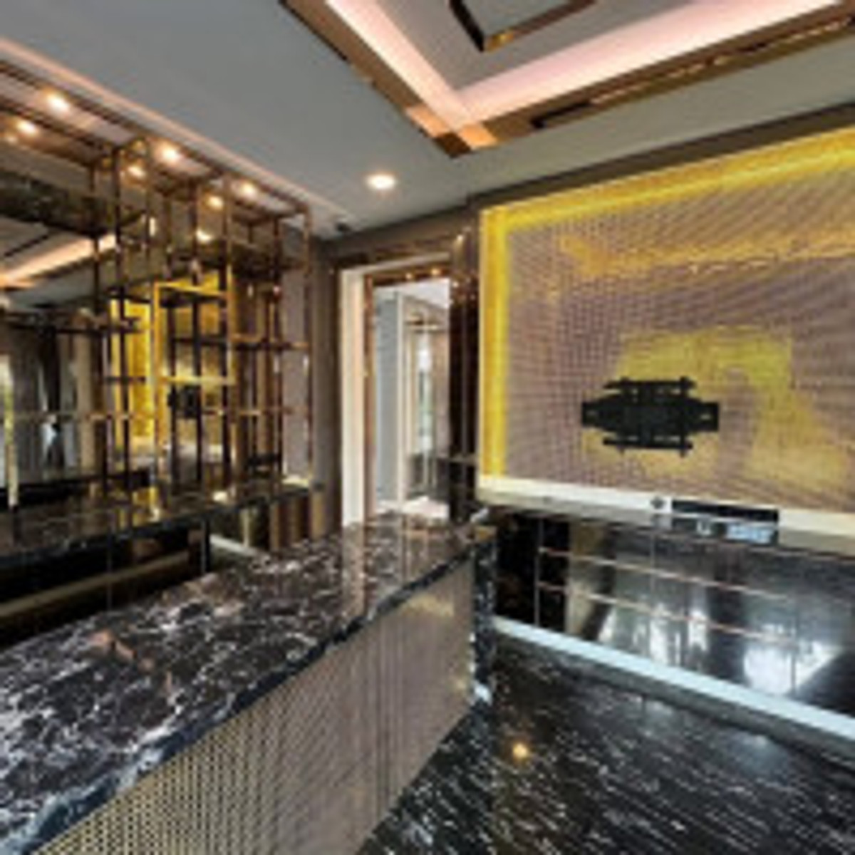 HousePinklao, Charansanitwong : Sell/rent a luxury house, The Grand Pinklao (De Pine zone), large house, 400 sq m, 3 bedrooms, 4 bathrooms, 21.5 million (rent 150,000), land width 118 sq m, furniture + complete set of electrical appliances, near Mahidol University.