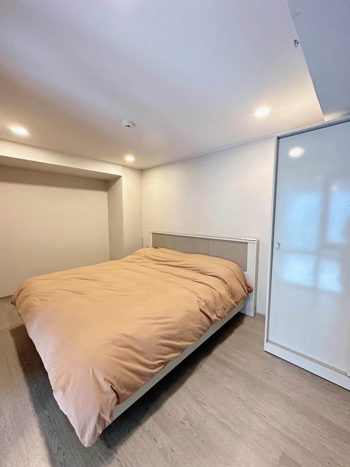 For RentCondoSiam Paragon ,Chulalongkorn,Samyan : For rent: Cooper Siam 1BR Duplex, high ceiling, airy, comfortable, near BTS Stadium.