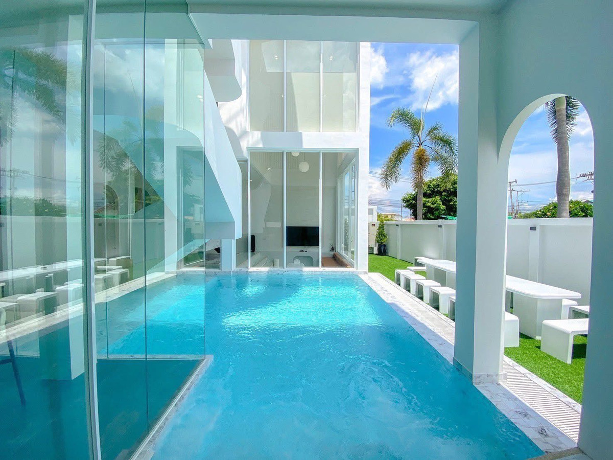 For RentPattaya, Bangsaen, Chonburi : For rent: Luxurious pool villa house, newly built, Huai Yai, Pattaya, suitable for living or doing business.