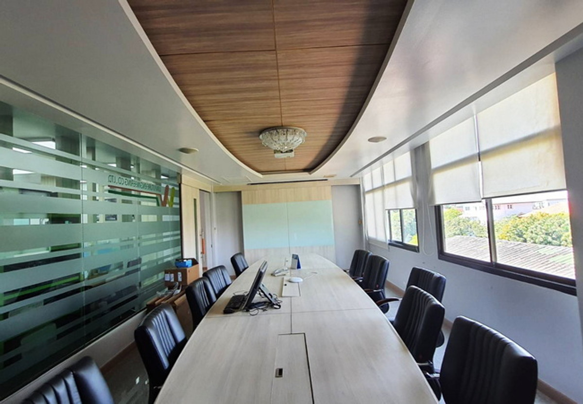 For SaleHome OfficeChaengwatana, Muangthong : Office building for sale, Soi Tiwanon-Pak Kret 22, on an area of ​​96.6 sq m, 3 floors, usable area 1,160 sq m, price negotiable.