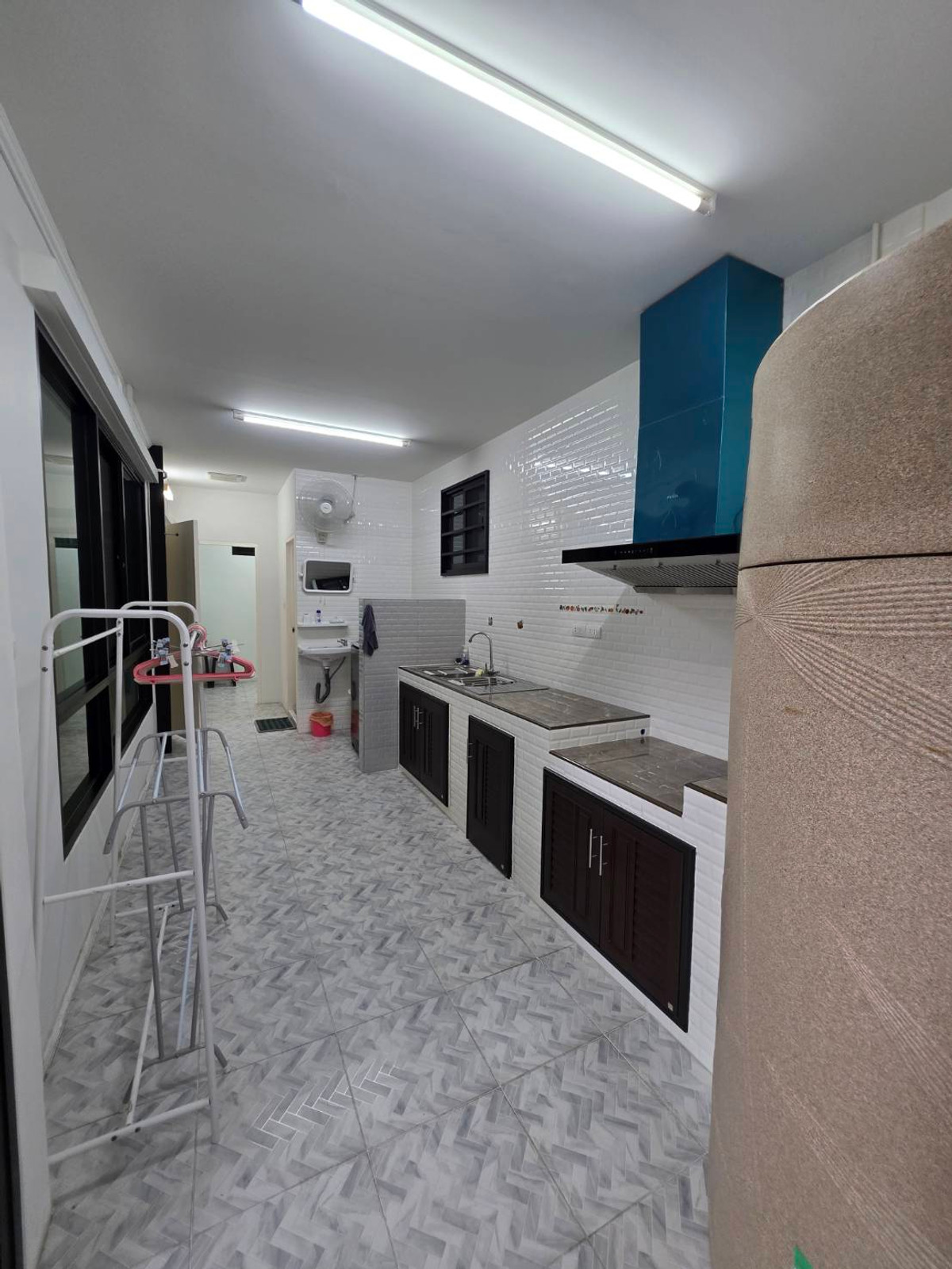 ขายบ้านลาดกระบัง สุวรรณภูมิ : ขายบ้านแฝด 3ชั้น สภาพบ้านใหม่มากๆ เจ้าของตกแต่งเสร็จแทบจะไม่ได้ใช้เลย 