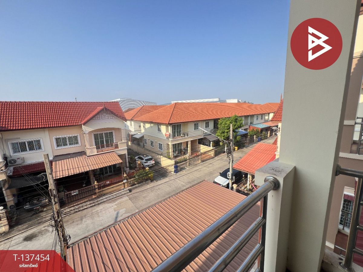 For SaleTownhomeSamut Prakan,Samrong : Townhouse for sale Manthakarn Ville Village, Bang Phli-Tamru, Samut Prakan