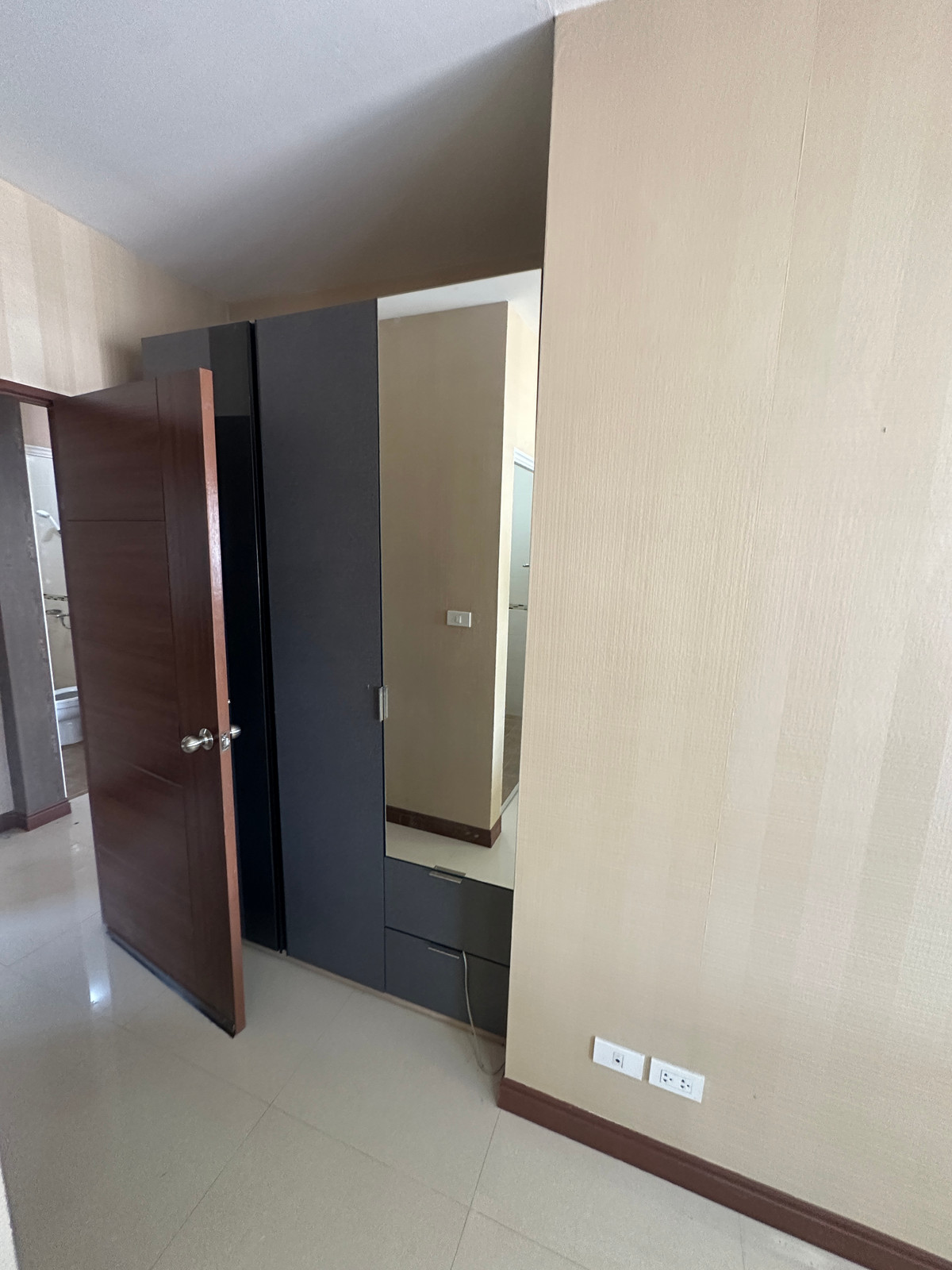 ขายบ้านมหาชัย สมุทรสาคร : บ้านเดี่ยว หมู่บ้านวิเศษสิริ 2 ขายขาดทุน 2.3ล้านบาท