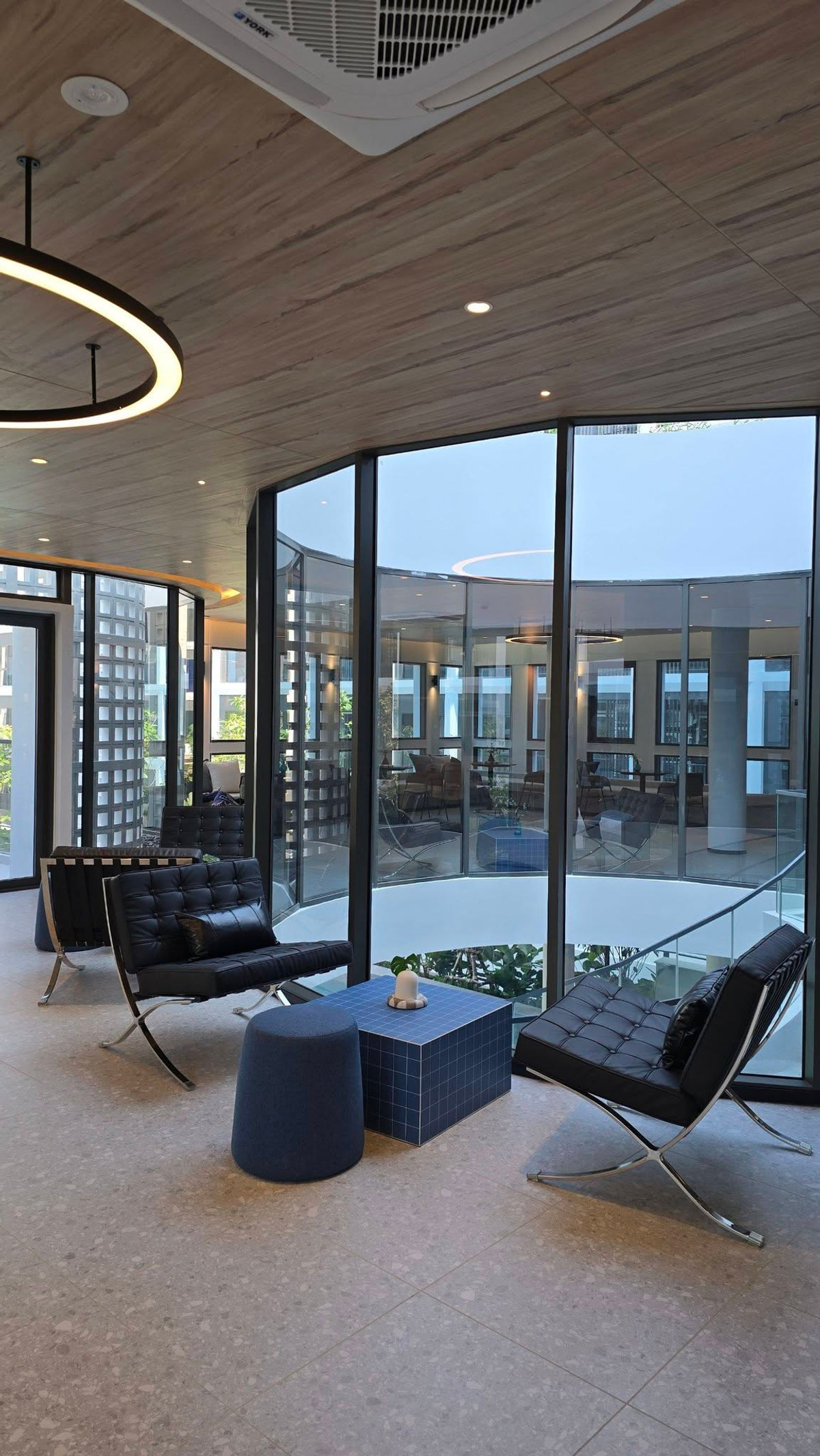 For RentCondoKasetsart, Ratchayothin : Chapter One More Kaset — Pool view, ready to move in!!