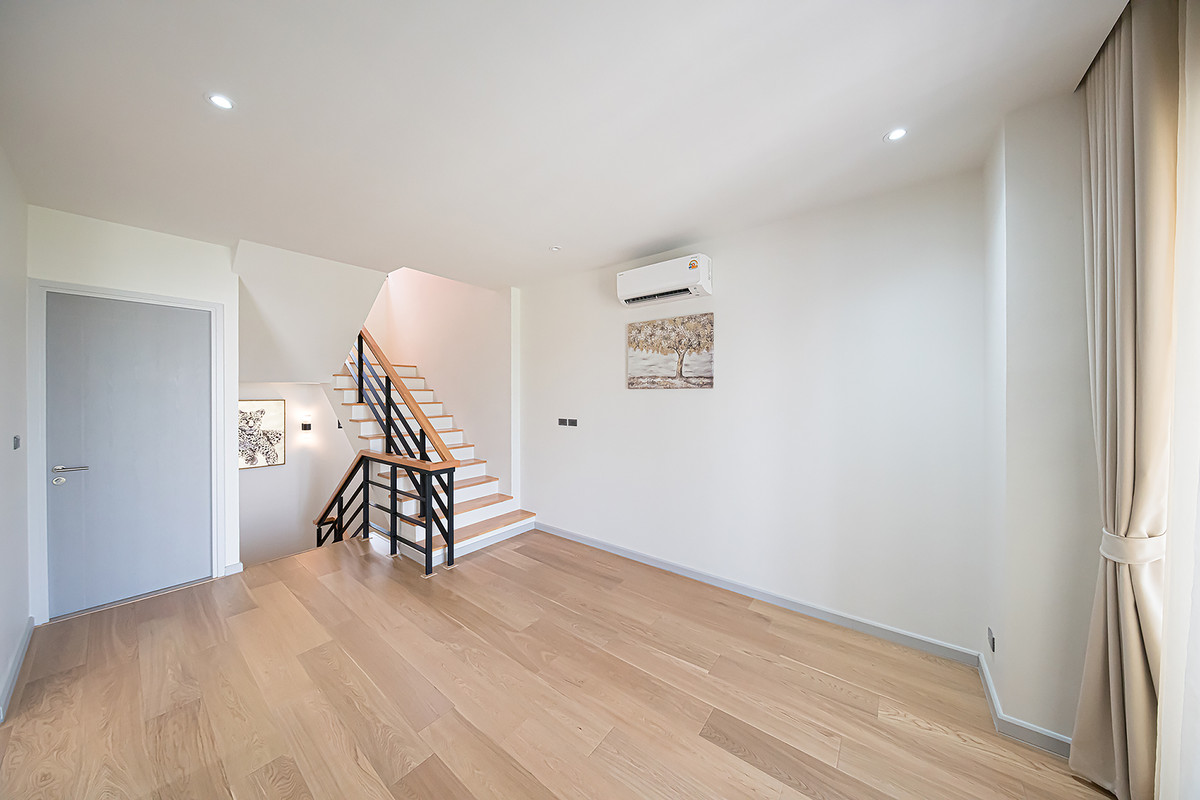 ขายบ้านโชคชัย4 ลาดพร้าว71 : [ขาย] ✨ บ้านเดี่ยว 3 ชั้น สไตล์ Modern Luxury พรีเมียมที่สุดในลาดพร้าว 101 | Feel Town ✨ แต่งครบ พร้อมลากกระเป๋าเข้าอยู่! เพียง 13.99 ล้าน (Rare Item มีเพียง 9 หลังในโครงการ!)