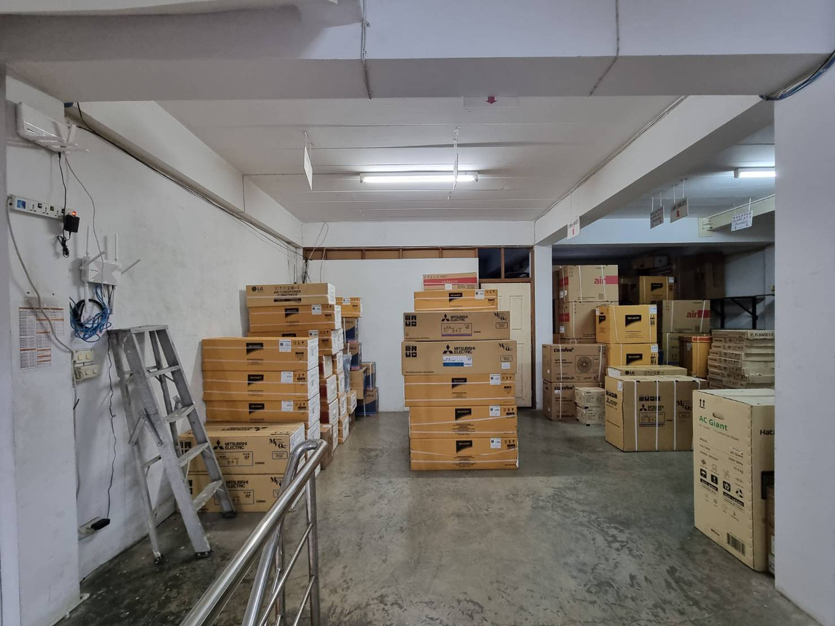 ขายอาคารพาณิชย์นนทบุรี บางใหญ่ บางบัวทอง : อาคารพาณิชย์ ซอยวัดลาดปลาดุก / 4 ห้องนอน (ขาย), Commercial Building Soi Wat Lat Pla Duk / 4 Bedrooms (FOR SALE) AOM097