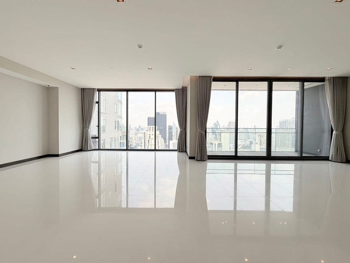 For SaleCondoNana, North Nana,Sukhumvit13, Soi Nana : 🏢 LV-C690073 for sale Q1 Sukhumvit Condo Ultra Luxury Rare Unit, large room, house level. Heart of Sukhumvit