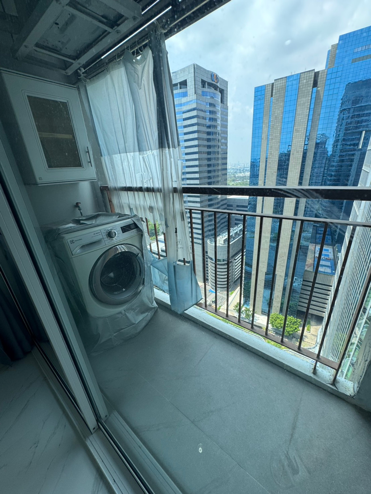 ให้เช่าคอนโดลาดพร้าว เซ็นทรัลลาดพร้าว : Sym Vibha Ladprao 2 ห้องนอน ห้องมุม รีโนเวทใหม่ ทำเลดีมาก ใกล้ central ladprao สวนจตุจักร, bts ,mrt