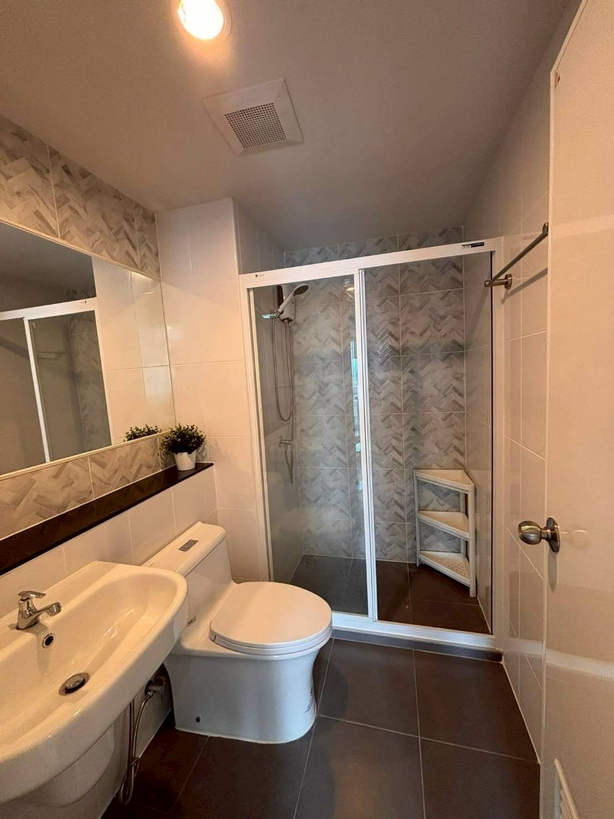 ให้เช่าคอนโดบางนา แบริ่ง ลาซาล : #L242 🎉 40469 ให้เช่าคอนโด  รีเจ้นท์โฮม บางนา