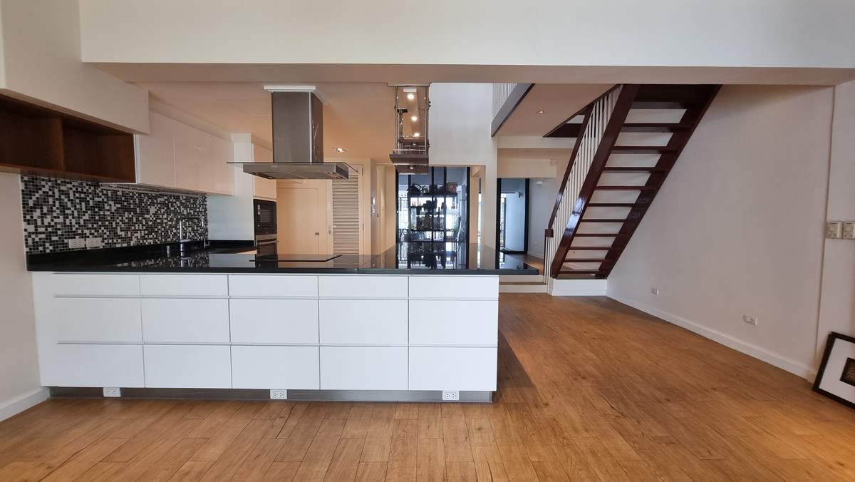 For SaleTownhomeSukhumvit, Asoke, Thonglor : Townhouse for sale, renovated, Thonglor, 4 bedrooms, 3 bathrooms, land size 30 sq m.