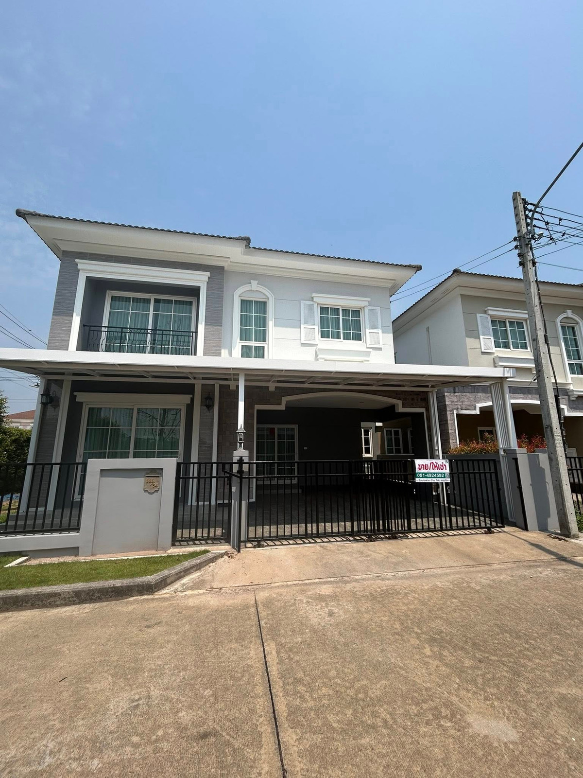 ขายบ้านเชียงราย :  บ้านเดี่ยวเชียงรายGolden Village เชียงราย  ขาย 6.5 ลบ.หรือให้เช่า  เพียง 27,000 บาท/เดือน เท่านั้น