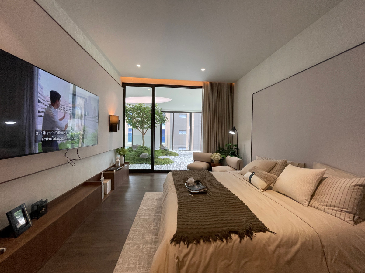 For SaleCondoSilom, Saladaeng, Bangrak : Rare unit for sale 🌳 THE ULTIMATE PARK VIEW | Rare Unit @ROMM CONVENT 🌳2 bedrooms, 2 bathrooms, usable area size 118.15 square meters on the 26th floor that offers a view of the lush Park View in the heart of Bangkok. On the highest potential location, Co