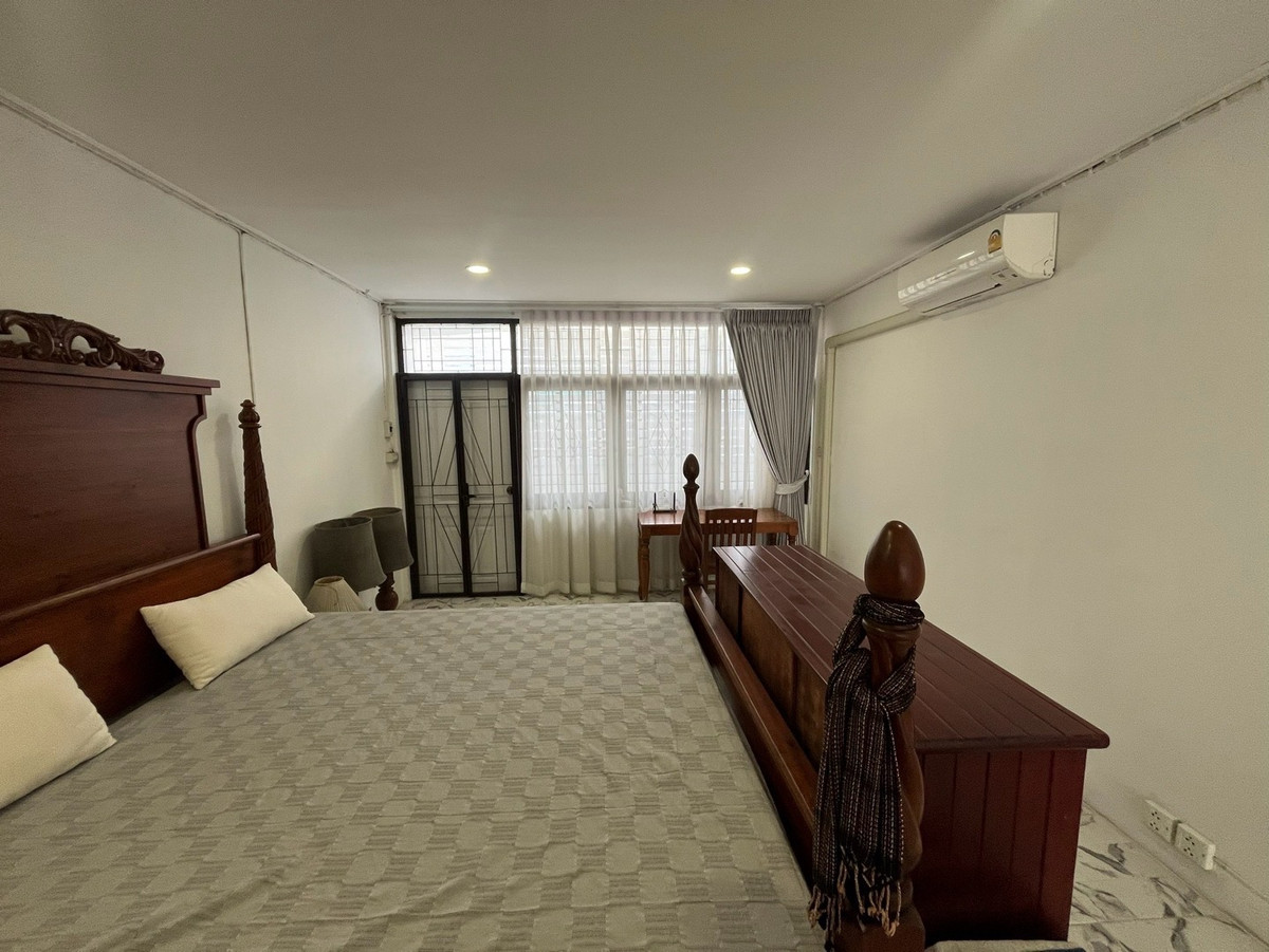 ให้เช่าอาคารพาณิชย์อารีย์ อนุสาวรีย์ : อาคารพาณิชย์ อารีย์ พหลโยธิน ใกล้ BTS อารีย์ 270 เมตร ทำเลดี ติดถนนใหญ่