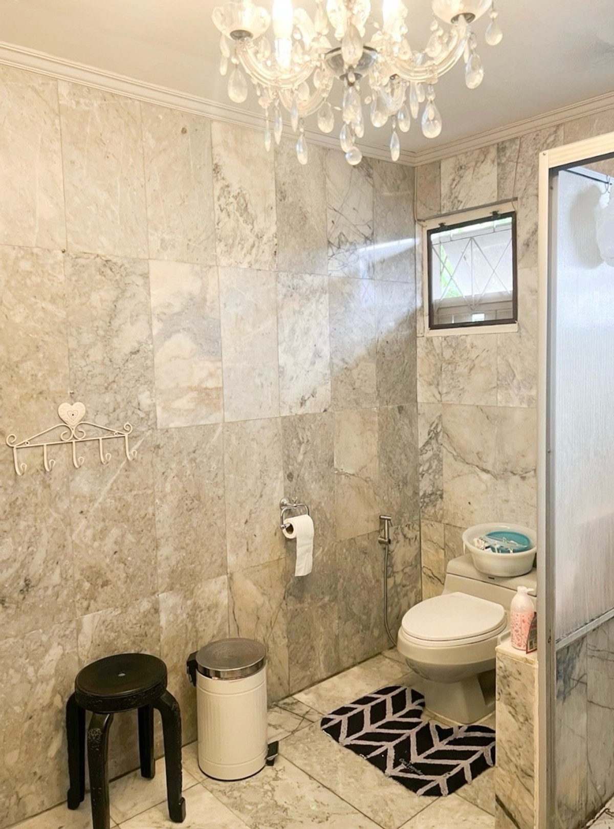 For SaleHouseSukhumvit, Asoke, Thonglor : 2-story detached house, prime location, Sukhumvit 103, large house, wide area, complete functions, with lawn and usable area around the house. Suitable for large families, convenient travel, close to the BTS and many large department stores.