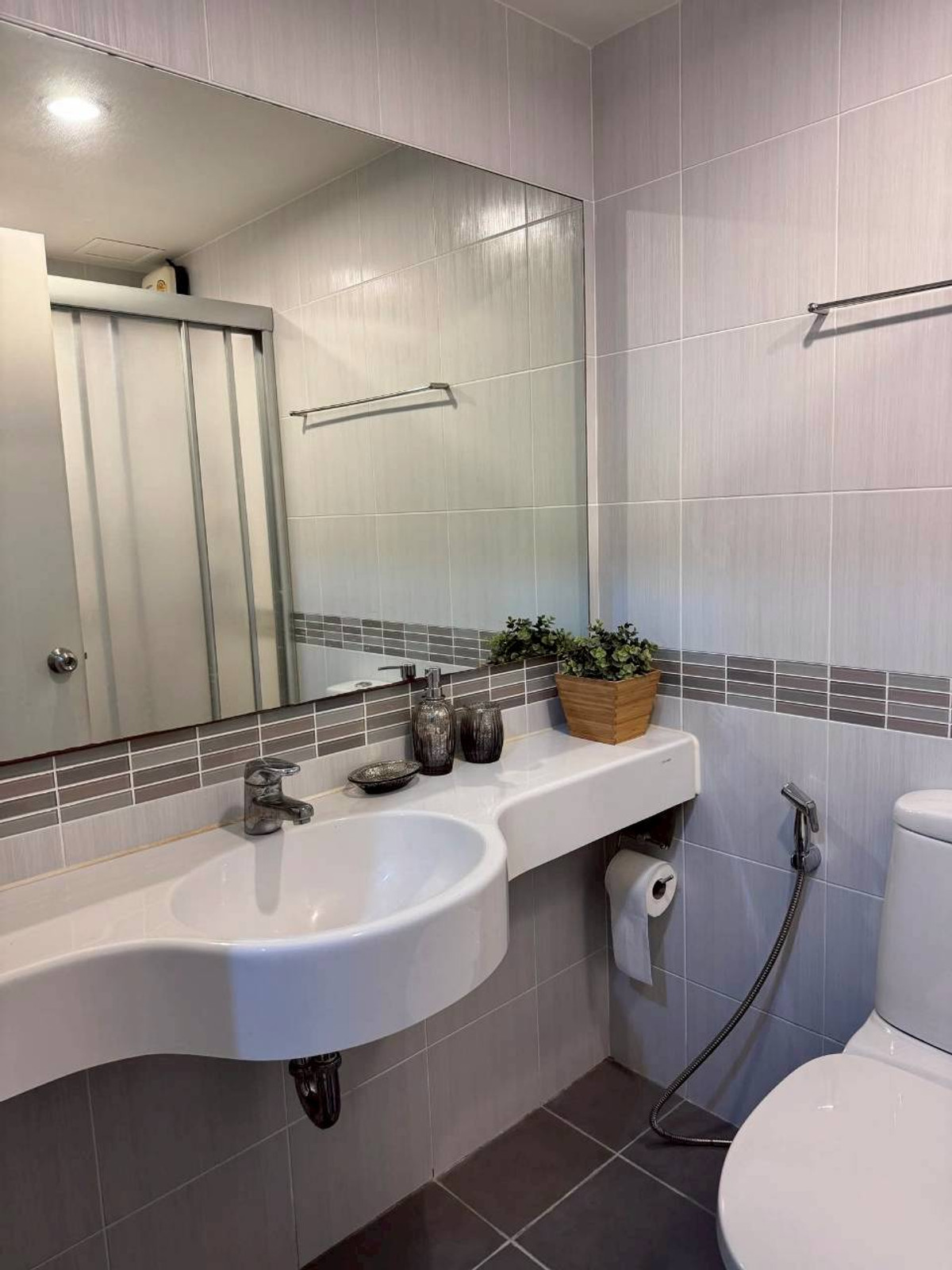 ให้เช่าคอนโดพัฒนาการ ศรีนครินทร์ : ✅ LPNSH406 ✅ Line : @p2nproperty  