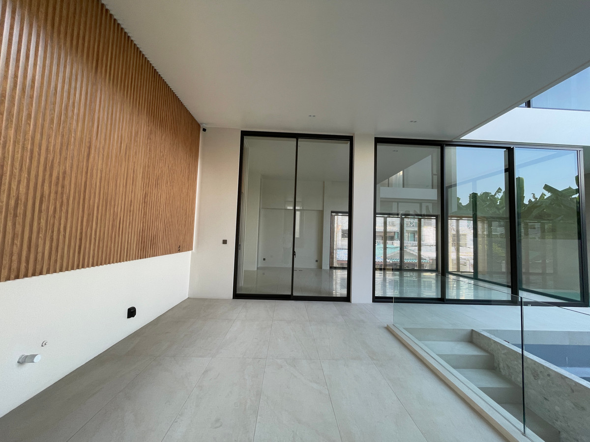 ขายบ้านเลียบทางด่วนรามอินทรา : 🔥 EXCLUSIVE PROMOTION 🔥โอกาสสุดท้ายในการครอบครองในราคาพิเศษที่สุด [ขาย] 💎 Ultra Luxury Show Unit | ELIVA Ekkamai - Eastville 💎 บ้านเดี่ยวหรู 3 ชั้น ดีไซน์ Mid-Century Modern — ความเป็นส่วนตัวสูงสุดเพียง 4 ยูนิตในโครงการ!