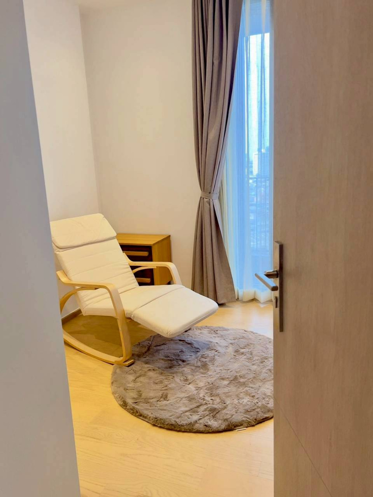 ให้เช่าคอนโดพระราม 9 เพชรบุรีตัดใหม่ RCA : ให้เช่าคอนโด Ashton Asoke - Rama 9 ตกแต่งครบครัน (S15-42577)