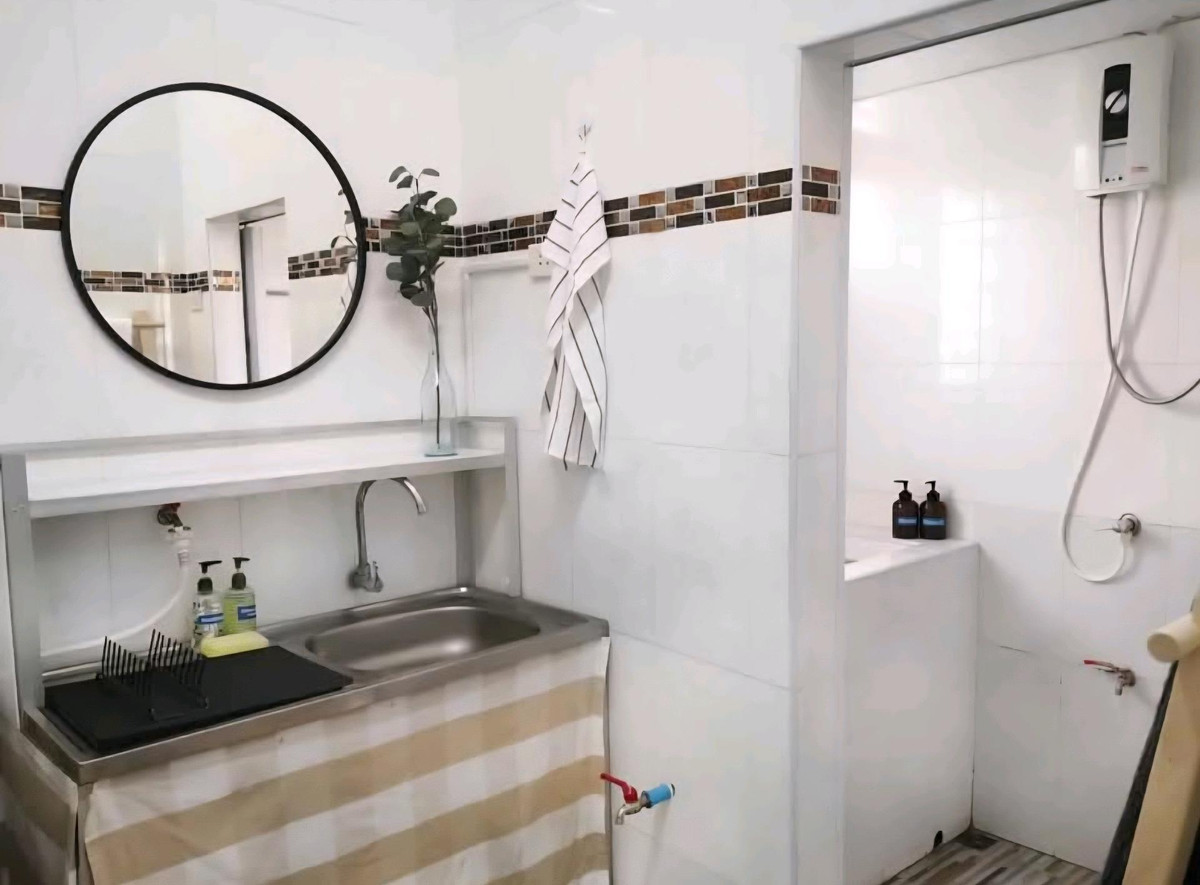 ให้เช่าทาวน์โฮมวงเวียนใหญ่ เจริญนคร : 📣 For Rent | Townhome 2 ชั้น ใกล้ BTS กรุงธนบุรี (ซอยเจริญนคร 18)
🏡 บ้านรีโนเวทใหม่ แต่งครบ พร้อมอยู่ ใกล้ไอคอนสยาม ใกล้สาทร