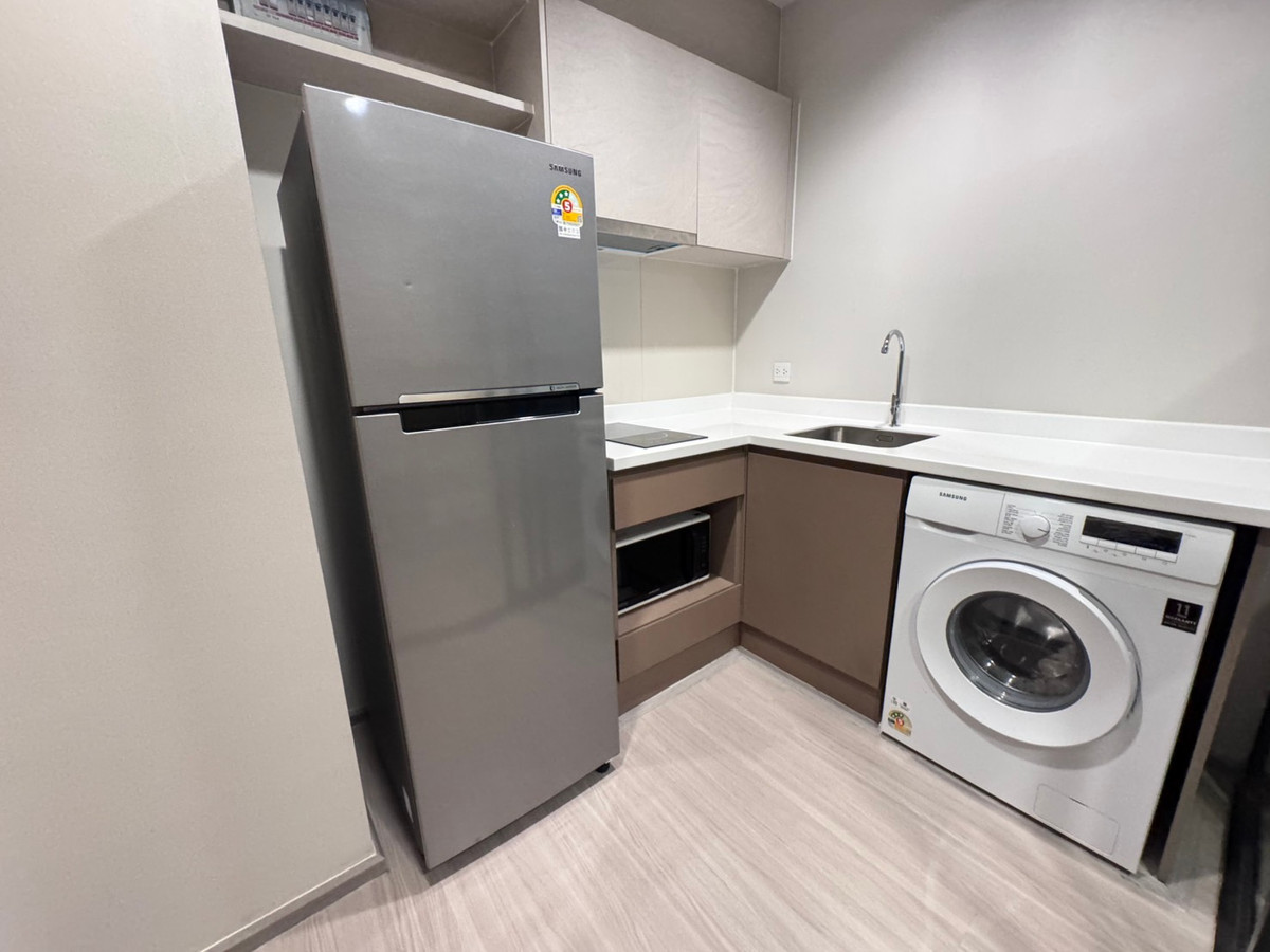 For RentCondoThaphra, Talat Phlu, Wutthakat : Life Sathorn Sierra condo near BTS Talat Phlu and MRT Tha Phra, very beautiful room, available and ready for rent.