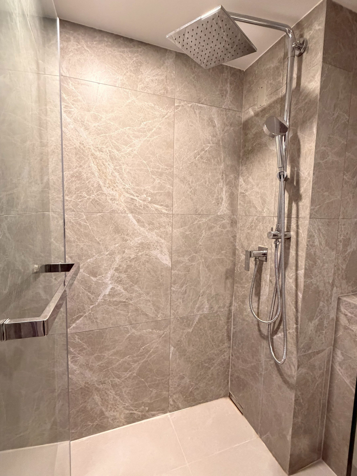 ขายคอนโดรัชดา ห้วยขวาง : 💰 โอกาสทองในการลงทุน! SOHO Bangkok รัชดา — ห้อง Duplex ปล่อยเช่าง่าย Yield ดี 💰