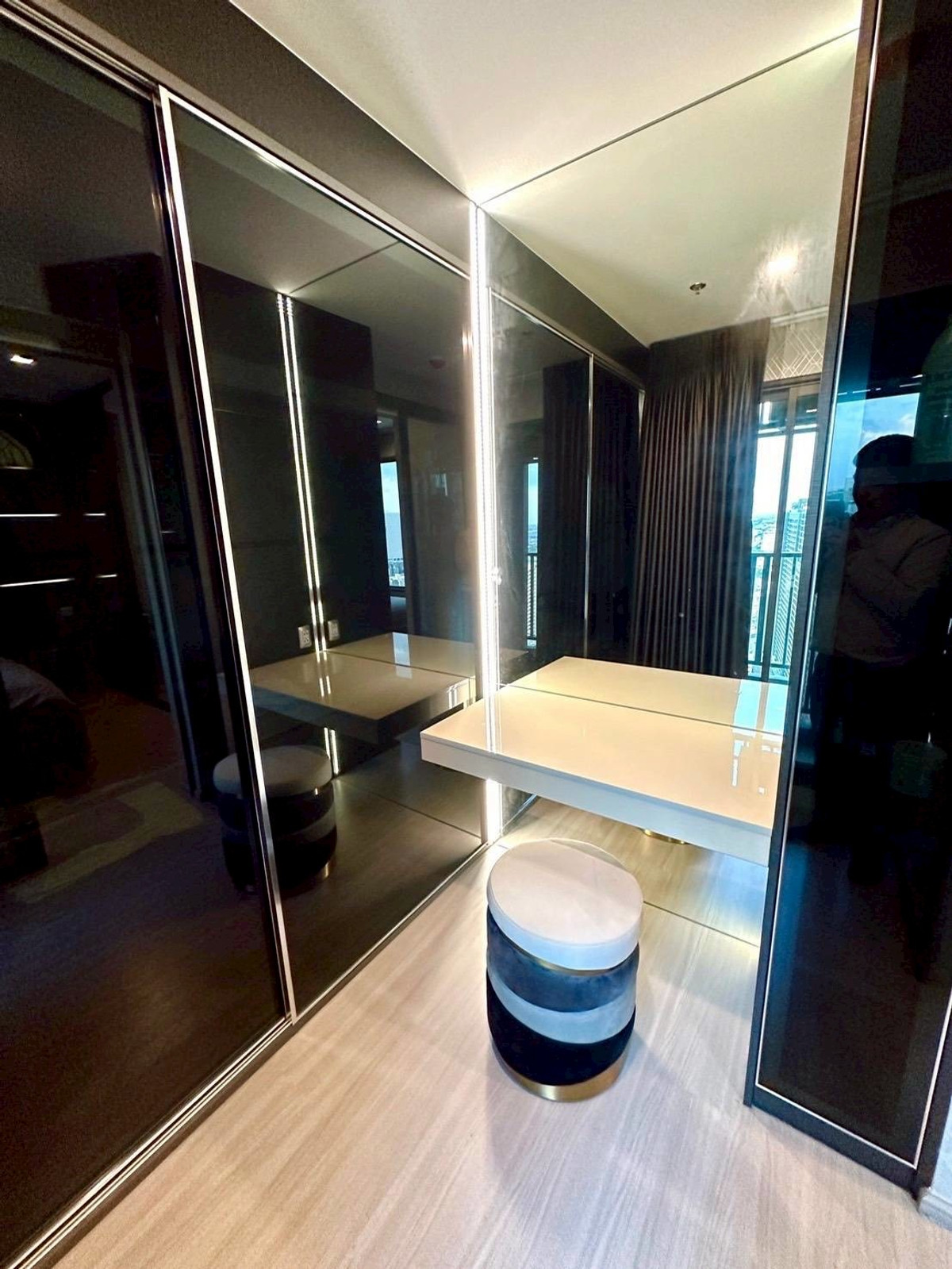 ขายคอนโดลาดพร้าว เซ็นทรัลลาดพร้าว : พร้อมขาย 5.89 /  165,000 ต่อตรม