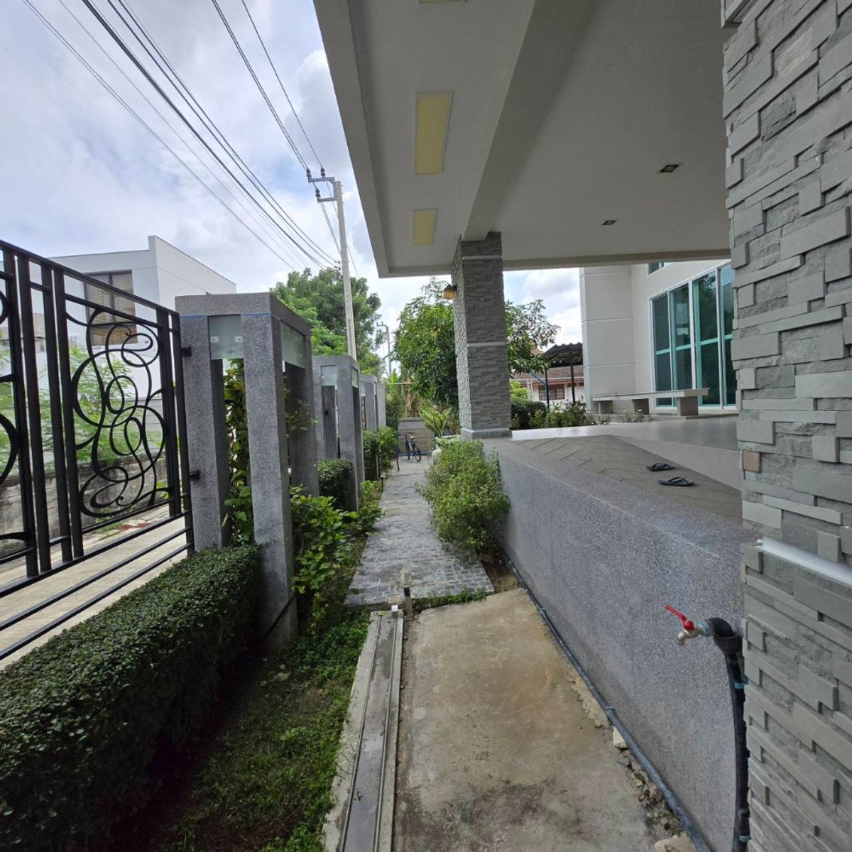 ขายบ้านอ่อนนุช อุดมสุข : บ้านเดี่ยว 202 ตร.ว. ซอยปุณณวิถี 27 / 5 ห้องนอน (ขาย), Detached House 202 sq.w. Soi Punnawithi 27 / 5 Bedrooms (FOR SALE) GNG062